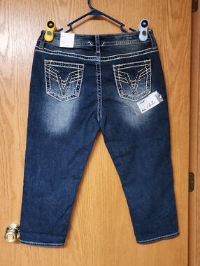Vigoss Cropped Jeans with Embroidered Back Pockets womens 12x21 number 122